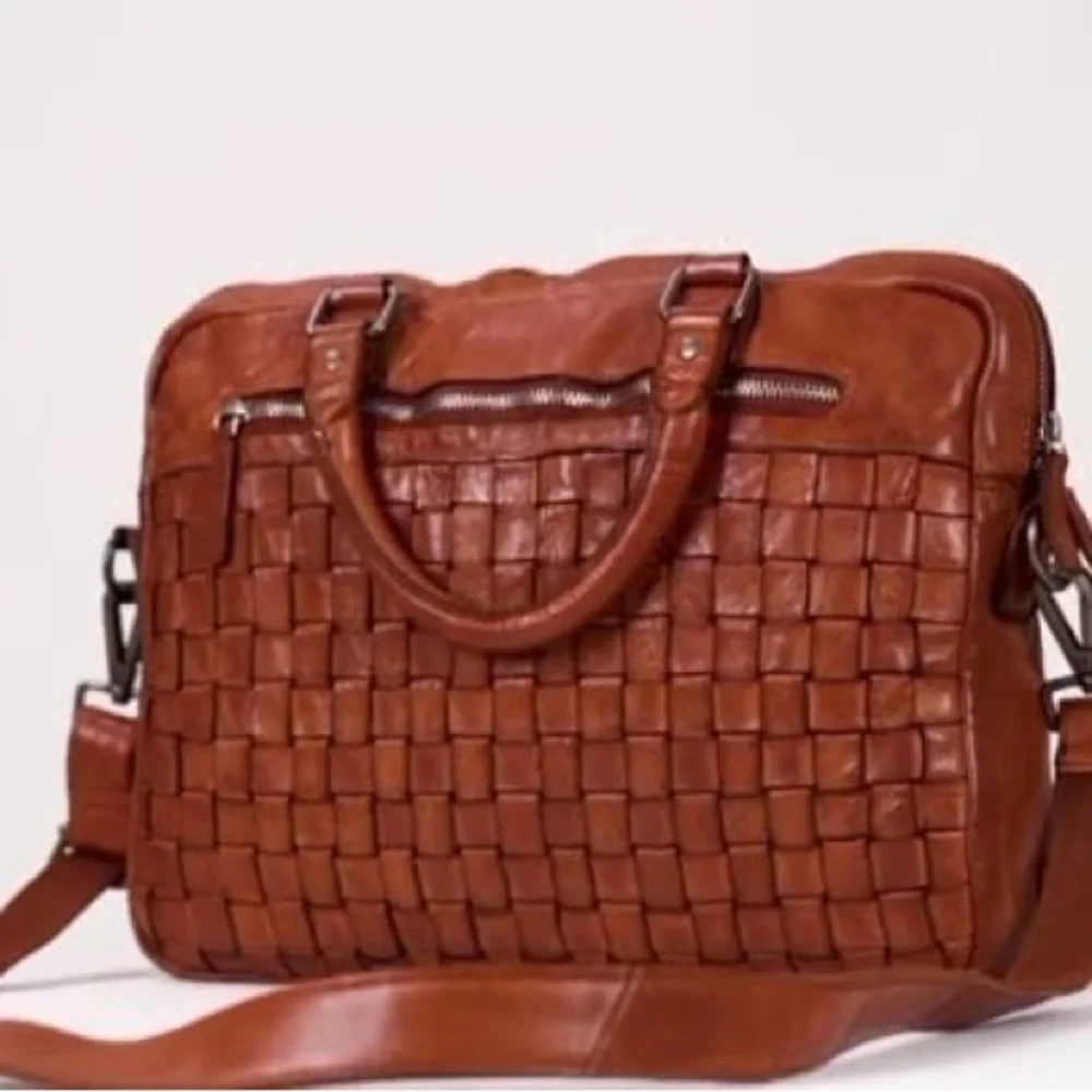 Vilenca Holland Brown Leather Woven Laptop Bag - Picture 3 of 11